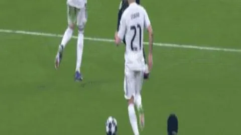 国外12岁男孩沉迷母乳，日饮超十次，体重达200斤引发关注